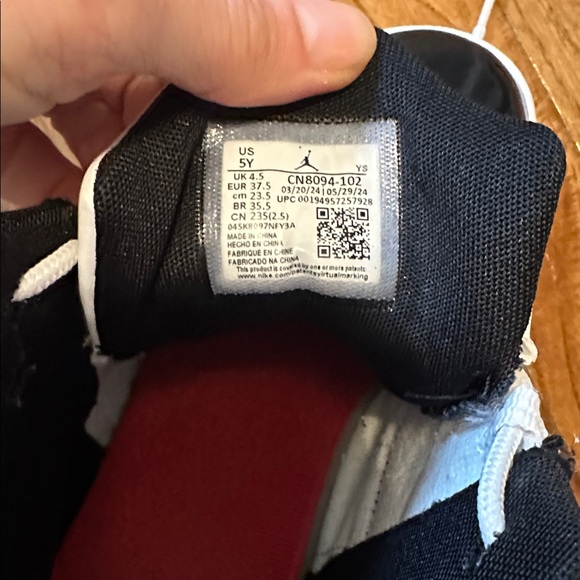 Kids, Jordan high top , size 5 - Picture 6 of 11